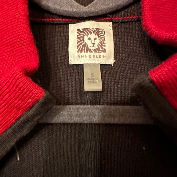 Anne Klein red cape excellent condition - Picture 3 of 5